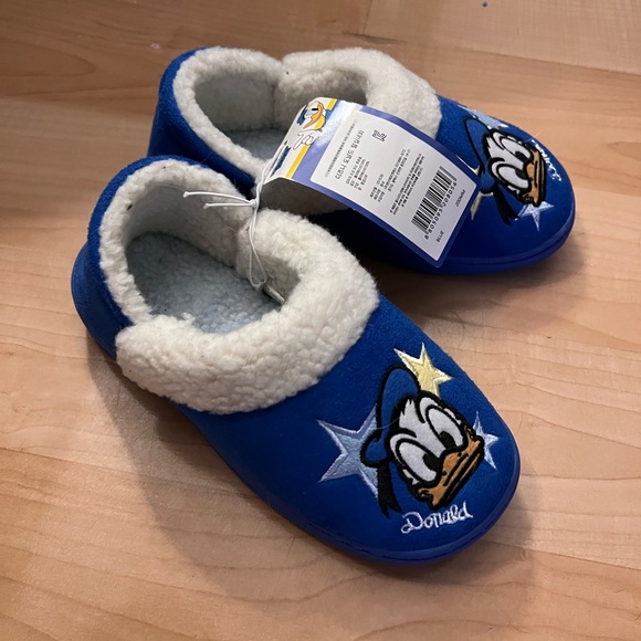 Adorable Donald Duck slippers for kids. US size 1. Never worn. Smoke free home - Picture 2 of 7